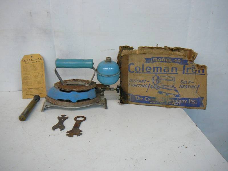 lot 166 image: Vintage Coleman Iron Gas Model 4A Blue Porcelain