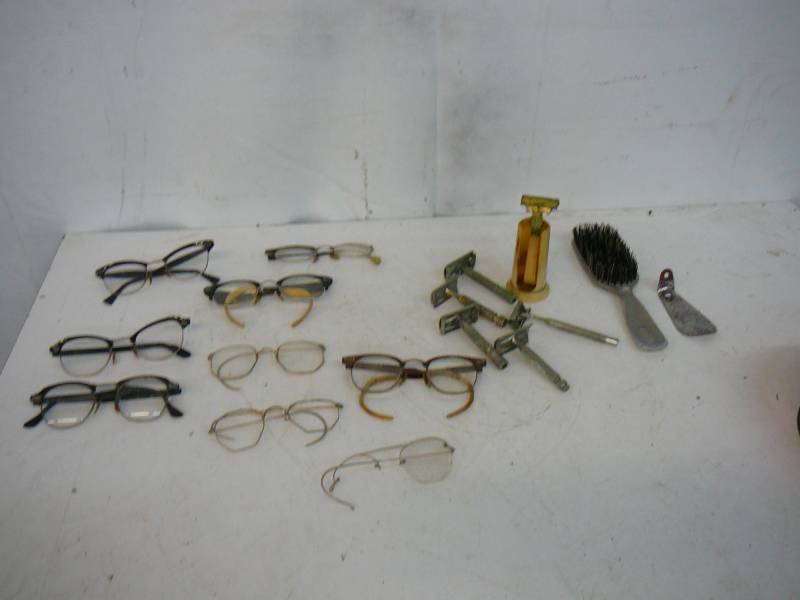 lot 167 image: Vintage Items