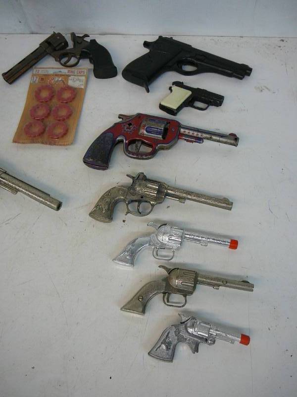 lot 183 image: Vintage Cap Guns