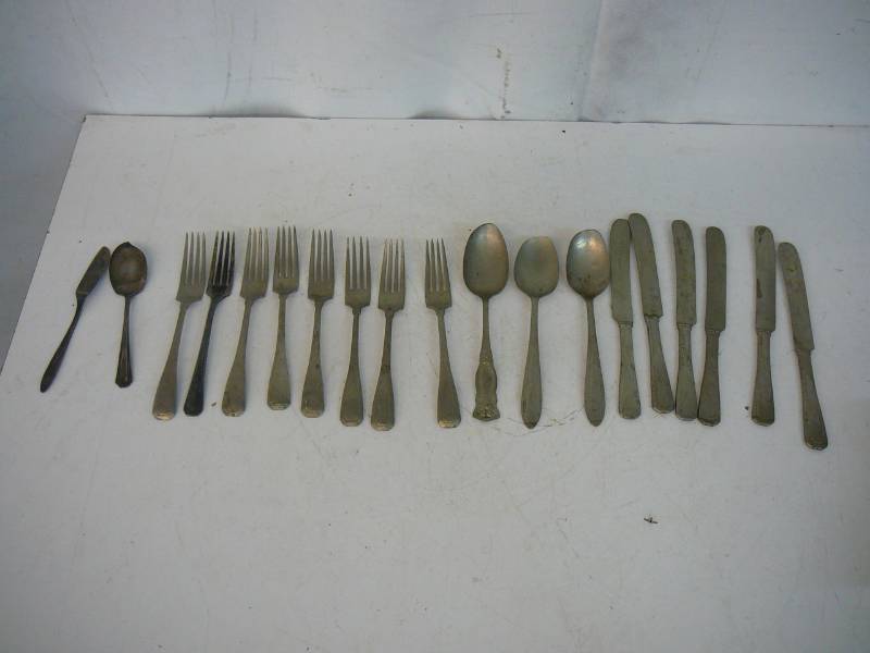 lot 196 image: Lot Of Silverware
