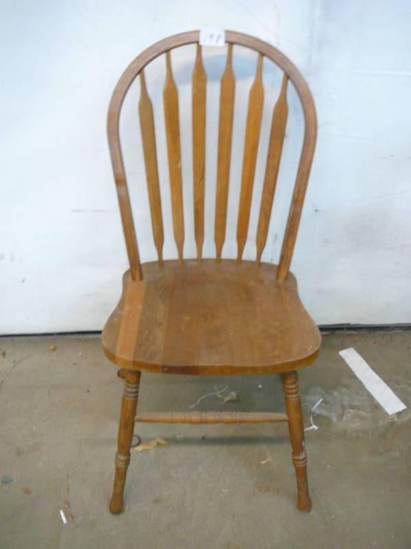 lot 198 image: Vintage Oak Chair