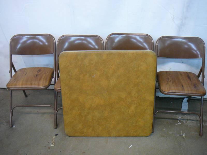 lot 199 image: Samsonite Folding Table & Chairs