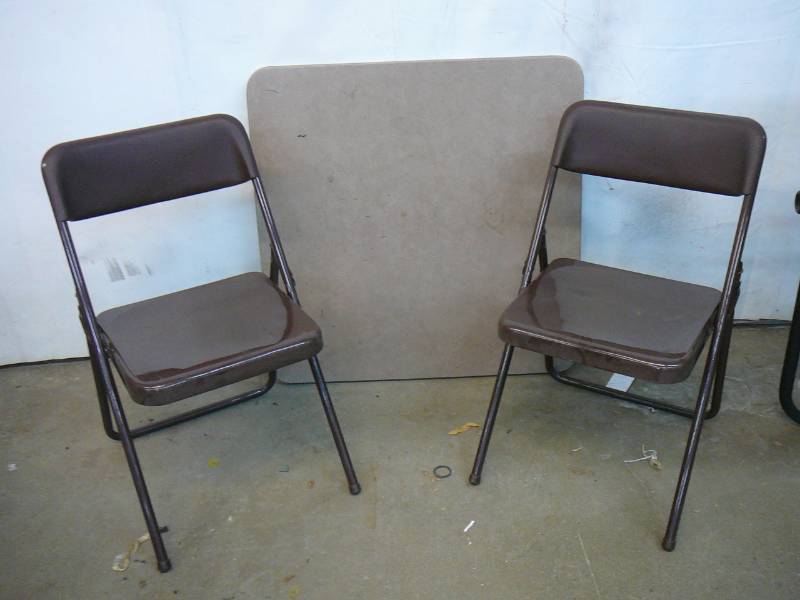 lot 200 image: Samsonite Folding Table & 2 Cosco Chairs
