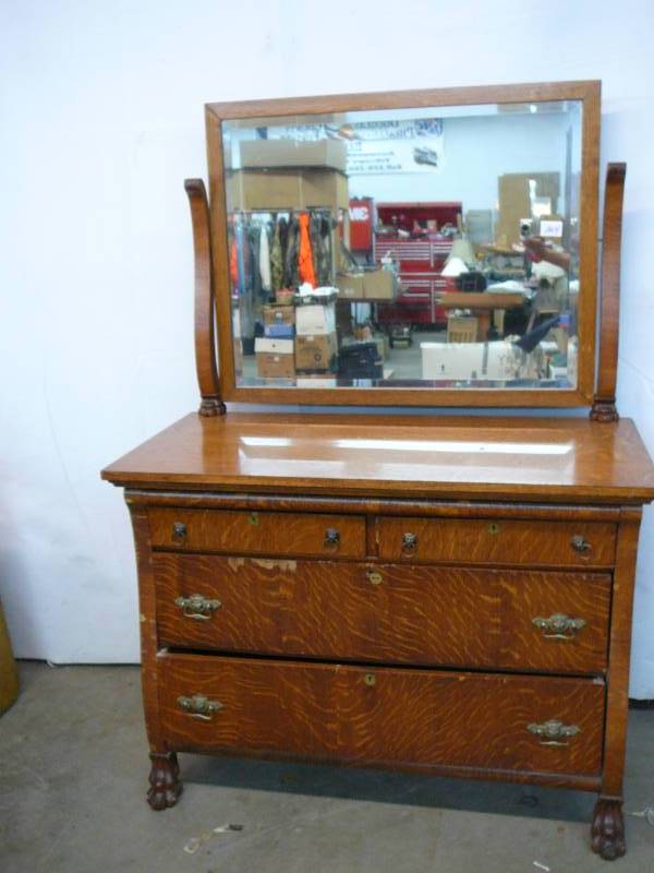 lot 204 image: Antique Wooden 4 Drawer Dresser With Mirror