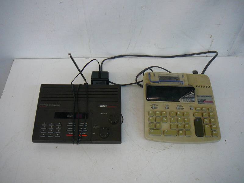 lot 205 image: Uniden Bearcat 16 Channel Scanner Radio & Calculator