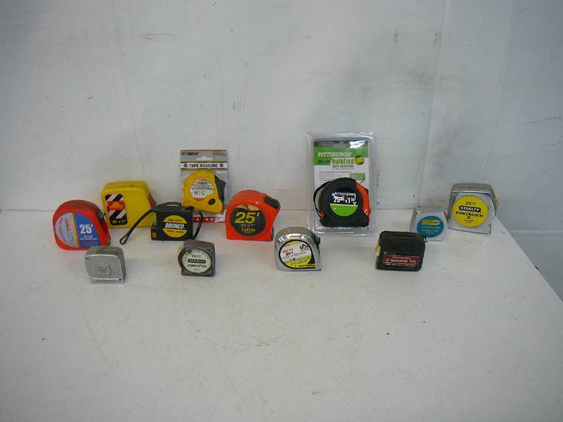 lot 207 image: Lot Of Tape Measures