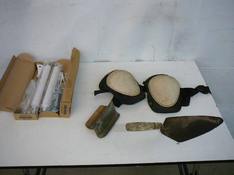 lot 208 image: Cement ToolsDoor ClosersKnee Pads