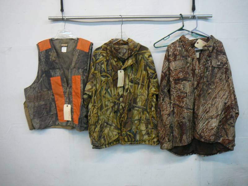 lot 223 image: Lot Of Mens Hunting Clothes