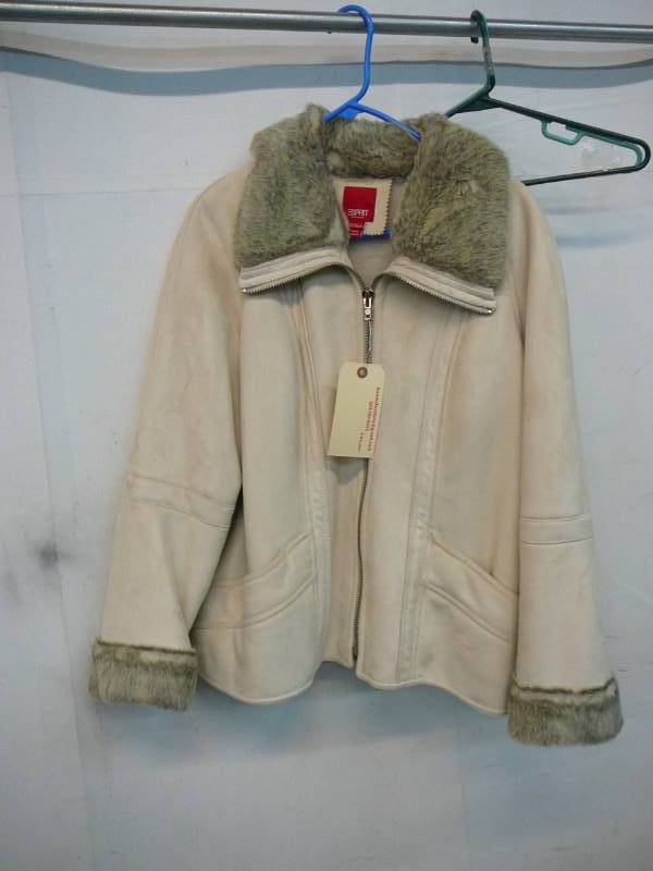 lot 235 image: Womens Winter Coat
