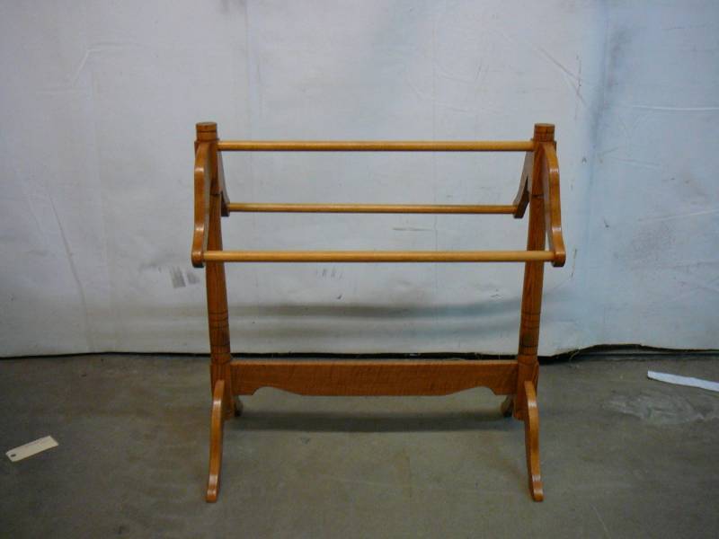 lot 239 image: Oak Blanket Rack