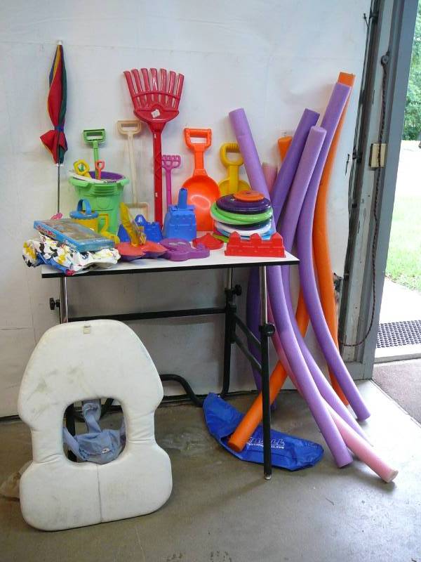 lot 255 image: Lot Of Kids Water & Lake Toys
