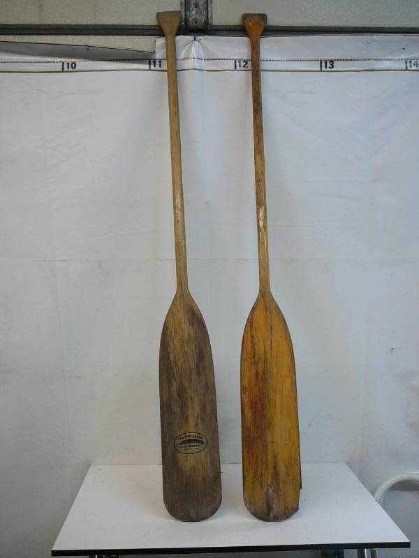 lot 260 image: Wooden Oars