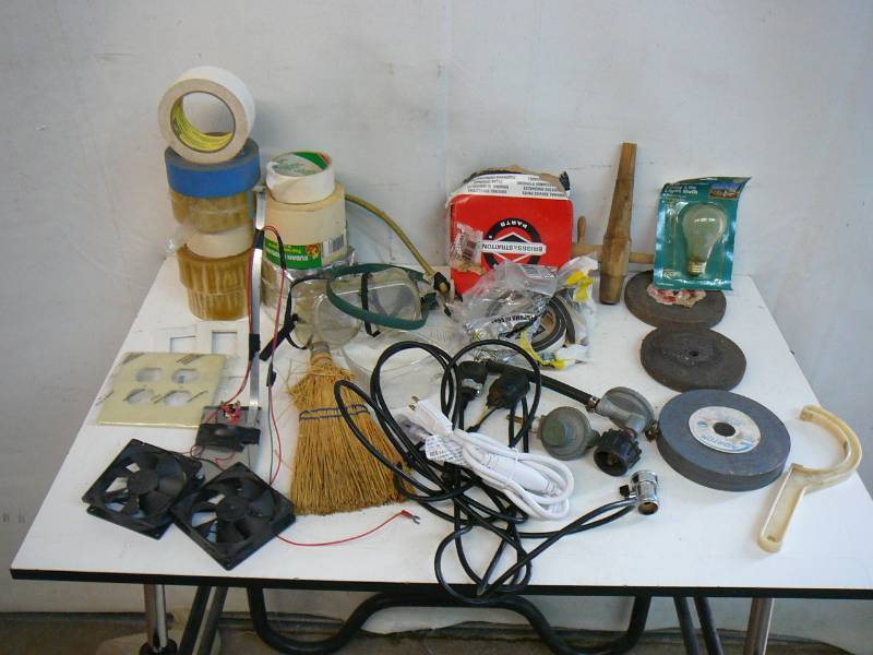 lot 263 image: Lot Of Garage Items