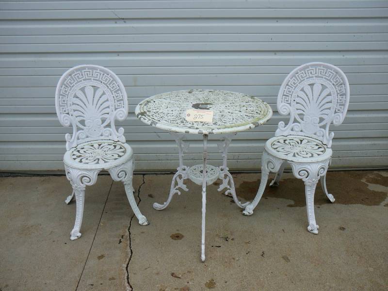 lot 275 image: Cast Aluminum Patio Set