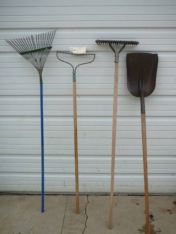 lot 281 image: Lawn & Garden Tools