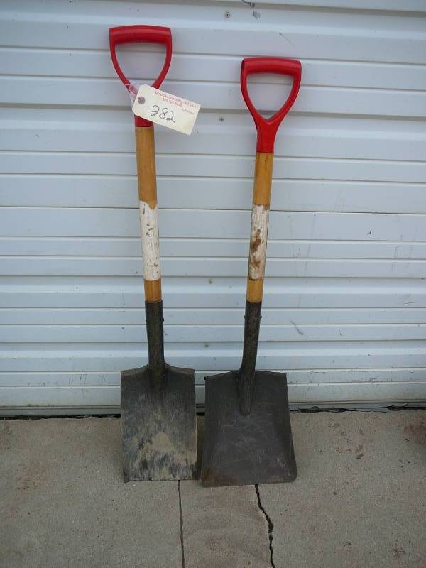 lot 282 image: Shovels
