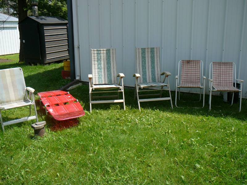 lot 285 image: Lot Of Lawn Chairs