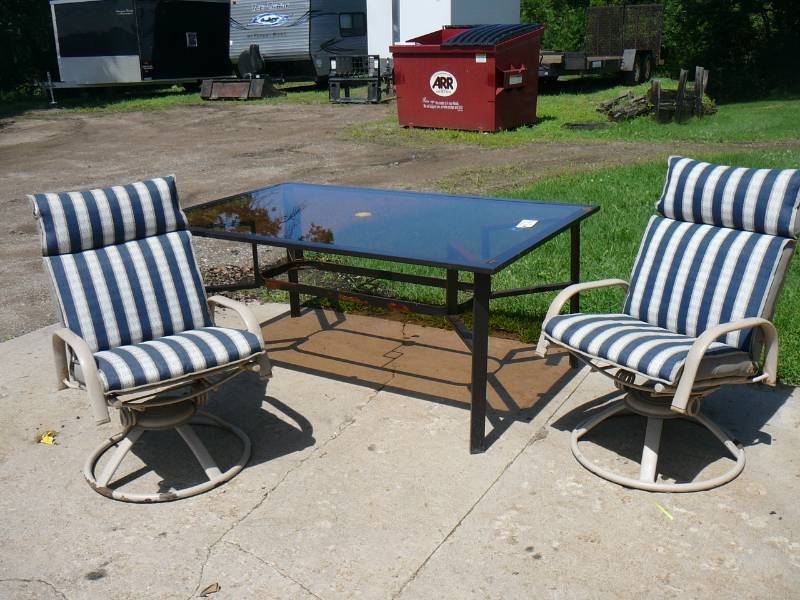lot 48 image: Patio Table & 2 Chairs
