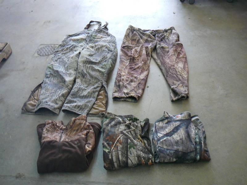 lot 301 image: Lot Of Hunting Clothes