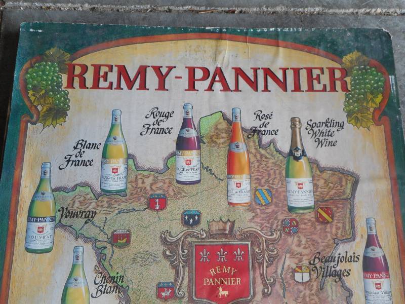 lot 10 image: Wine Decor