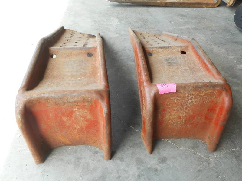 lot 15 image: Metal Car Ramps