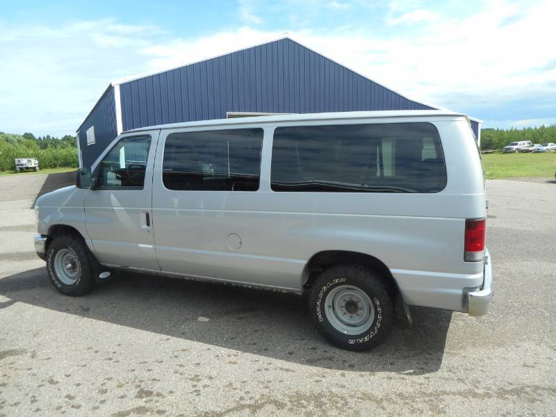 lot 1 image: 2013 Ford Econoline Van E-350