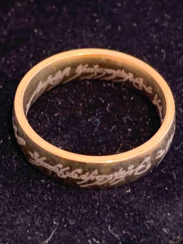 Beautiful Script Ring Size 6