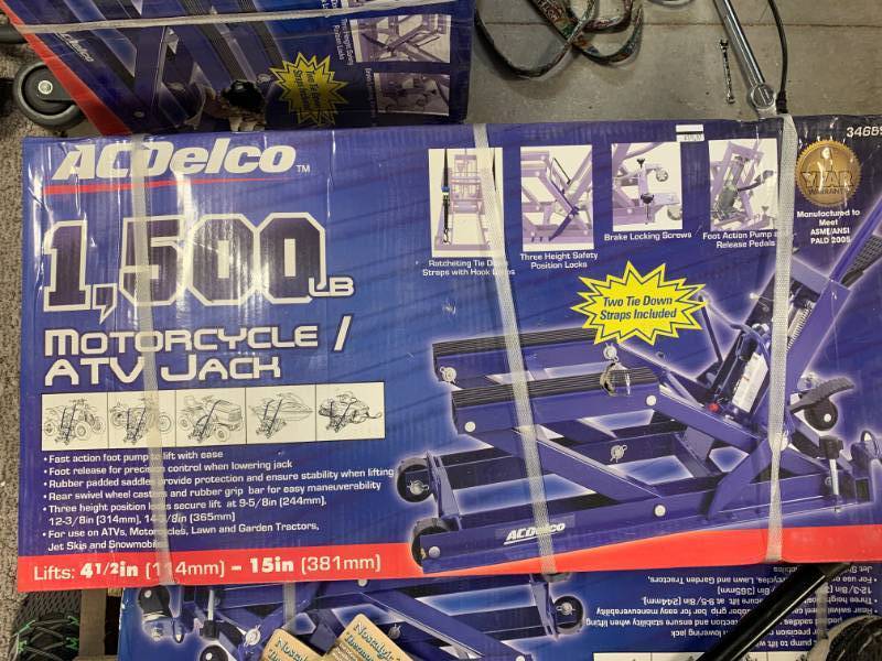 lot 17 image: New AC Delco 1500 Pound Motorcycle ATV Lift