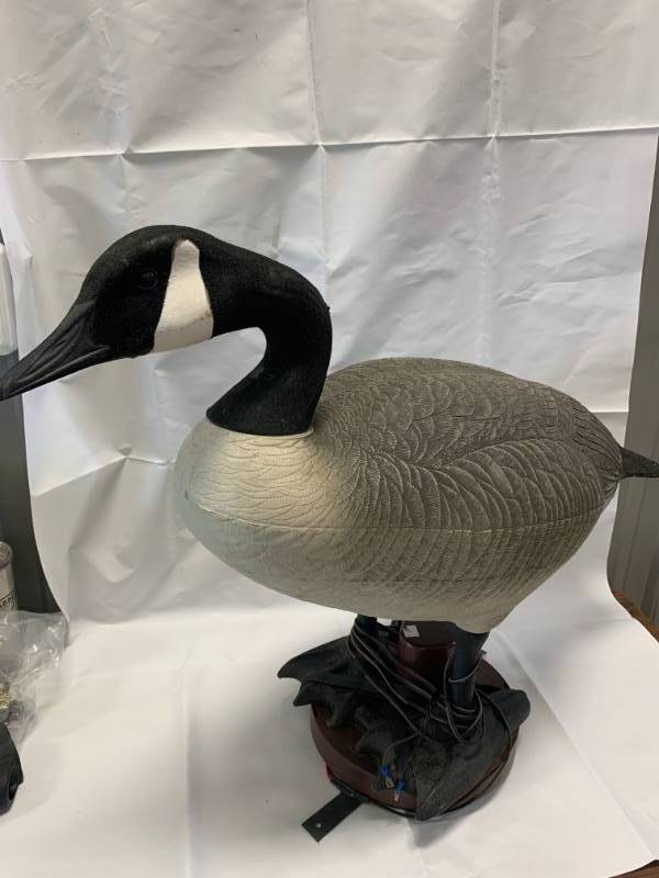 lot 36 image: 12 Volt Motion Goose Decoy $169 Retail