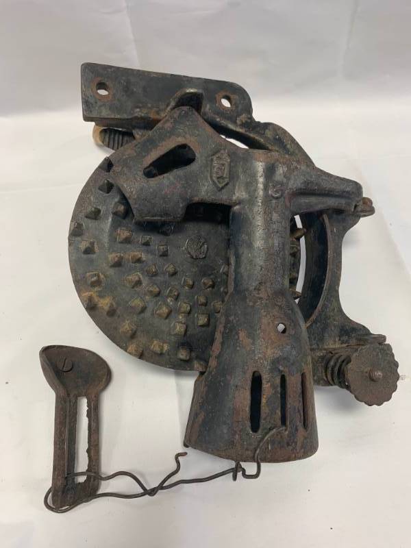 lot 49 image: Antique Rapid Corn Shucker Husker