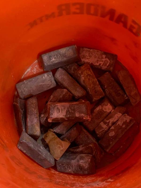 lot 64 image: Lot of 25 One Pound Lead Ingots with Bucket