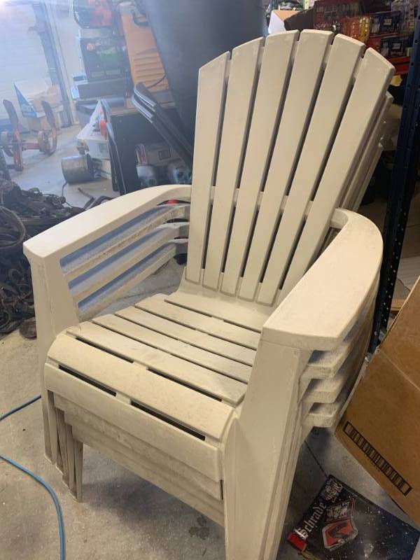 lot 95 image: Lot of 4 Chairs