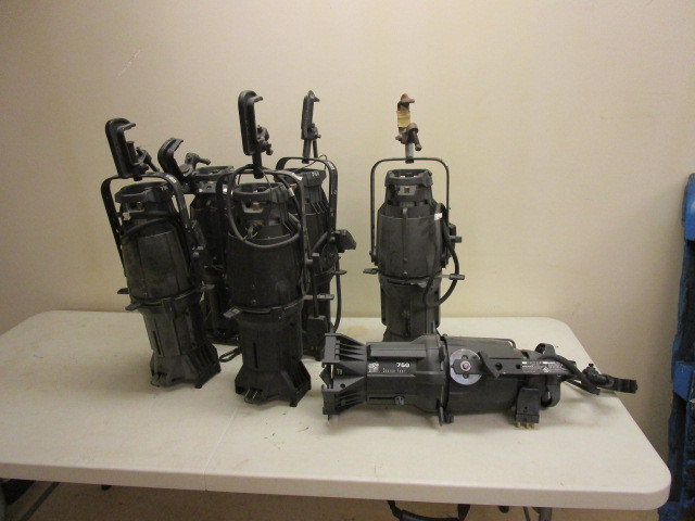 lot 408 image: ETC SOURCE FOUR ELLIPSOIDAL 19 DEGREE STAGE LIGHTS