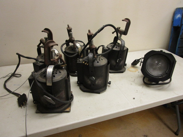lot 424 image: ALTMAN 6 FRESNEL STAGE LIGHTS