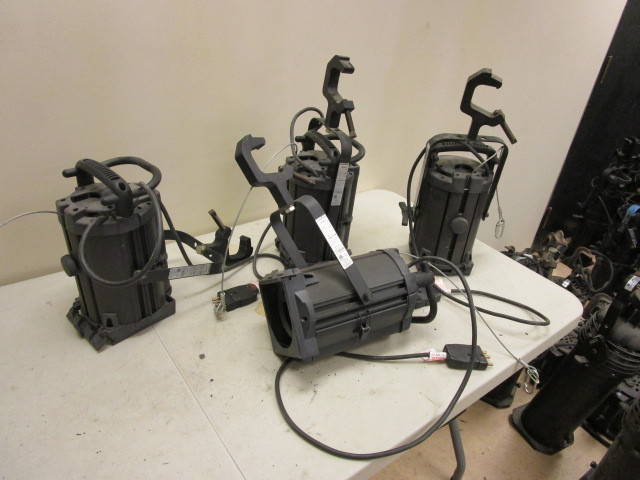 lot 446 image: ACCLAIM 4 FRESNEL STAGE LIGHT
