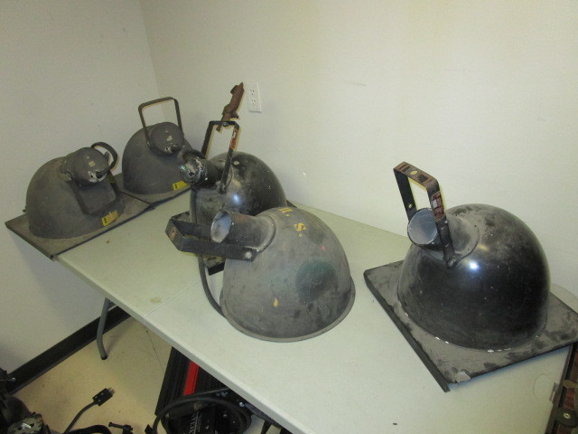lot 456 image: CENTURY LIGHTING AND ALTMAN 14 SCOOP STAGE LIGHTING