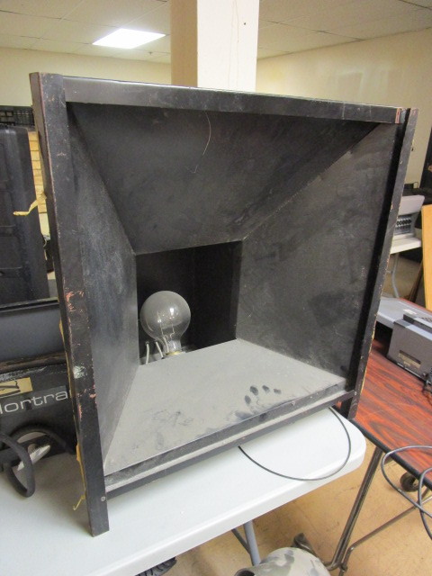 lot 452 image: LARGE WASH STAGE LIGHT
