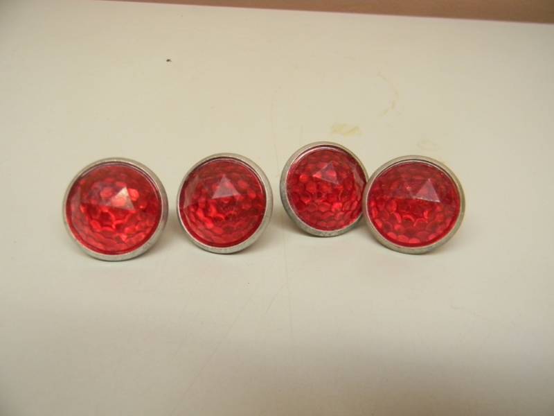 lot 3 image: VINTAGE - WALD MFG CO LICENSE PLATE REFLECTOR SET OF 4 RED - SEE PICTURES