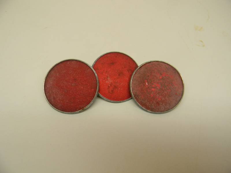 lot 19 image: VINTAGE SCOTCHLITE REFLECTORS - RED - RARE - SEE PICTURES