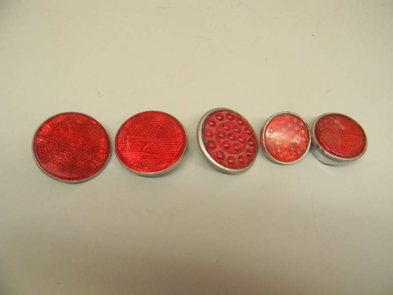 lot 20 image: (2) VINTAGE RED BRIGHT STAR GULCO 22 SAE - A REFLECTORS - W(3) RED VINTAGE REFLECTORS 1 JEWEL - SEE PICTURES
