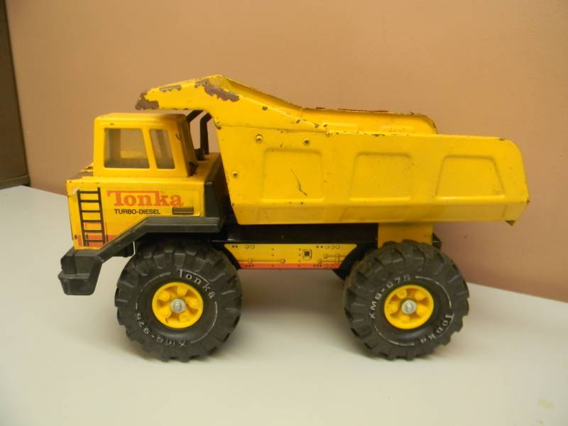 lot 25 image: Vintage Tonka Metal Turbo-Diesel DUMP TRUCK XMB 975 - SEE PICTURES