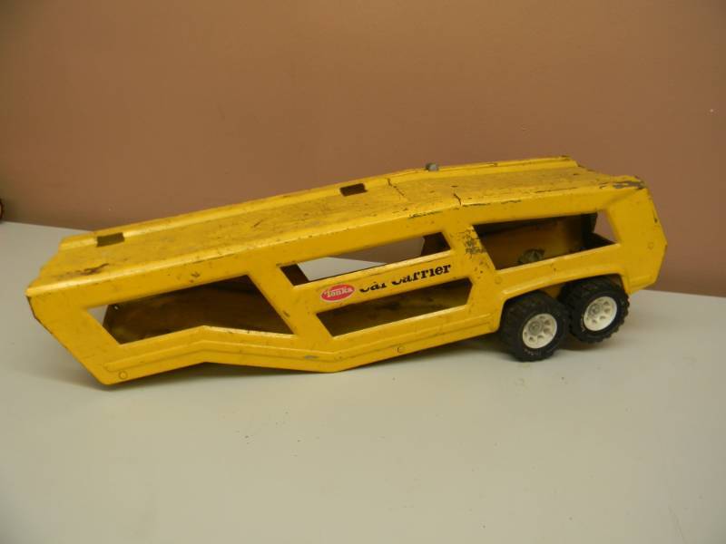 lot 37 image: VINTAGE TONKA LARGE CAR CARRIER TRAILER - USA - SEE PICTURES