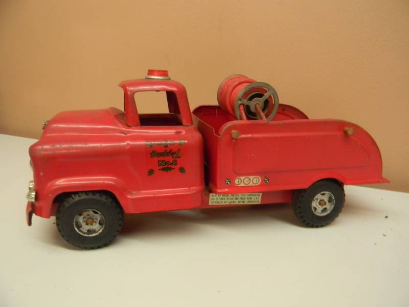 lot 40 image: VINTAGE BUDDY L NO. 6 FIRE TRUCK - VERY COOL - SEE PICTURES