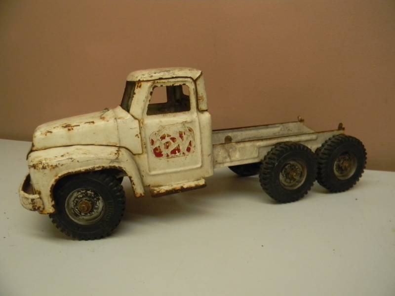 lot 46 image: Vintage Buddy L Sit N Ride White Truck - SEE PICTURES