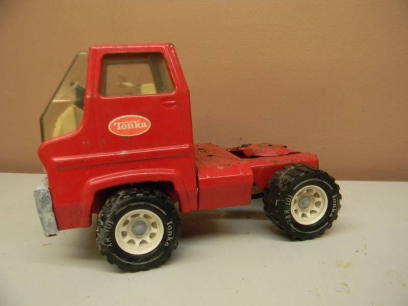 lot 53 image: VINTAGE TONKA XR-101 SEMI TRUCK CAB - METALLIC BROWN - SEE PICTURES