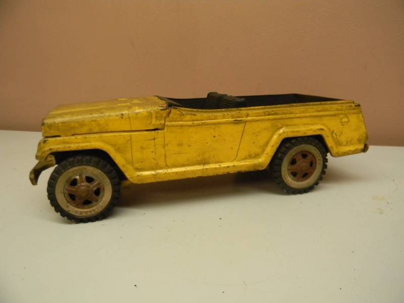 lot 57 image: VINTAGE 1960s TONKA JEEPSTER YELLOW - SEE PICTURES