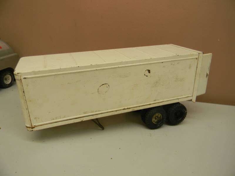 lot 60 image: VINTAGE ERTL SEMI TRAILER - WOPENING BACK DOORS - SEE PICTURES