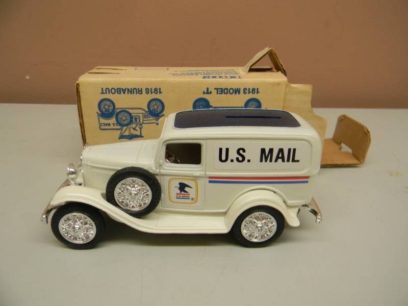lot 63 image: VINTAGE DIE CAST METAL 125 SCALE 1932 U.S. MAIL PANEL TRUCK BANK - IN BOX - SEE PICTURES