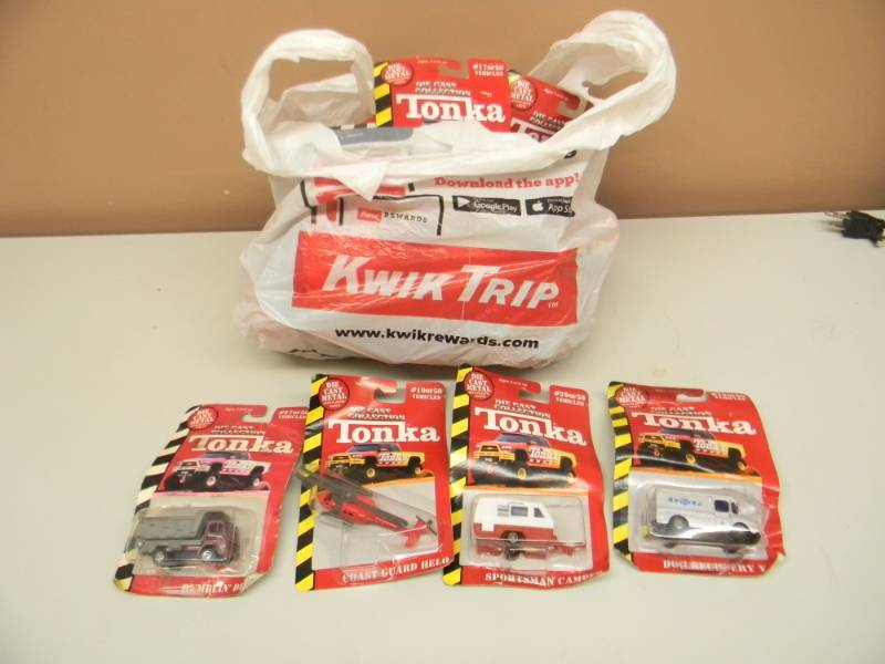 lot 67 image: LARGE COLLECTION OF TONKA DIE CAST COLLECTION VEHICLES - MAISTO - SEE PICTURES