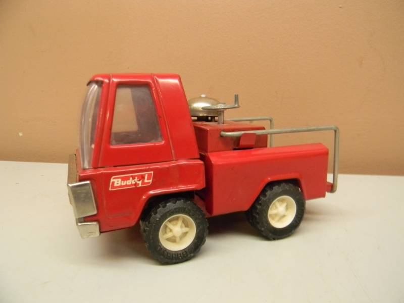 lot 70 image: VINTAGE BUDDY L RED FIRE TRUCK WITH WORKING BELL - RARE - SEE PICTURES